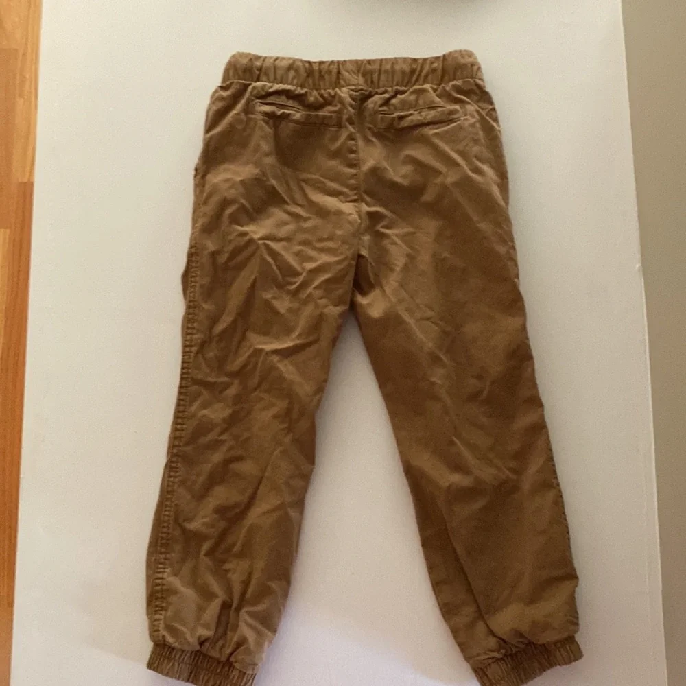 Old Navy Jogger Style Elastic Waist Khakis (Kids 6/7)